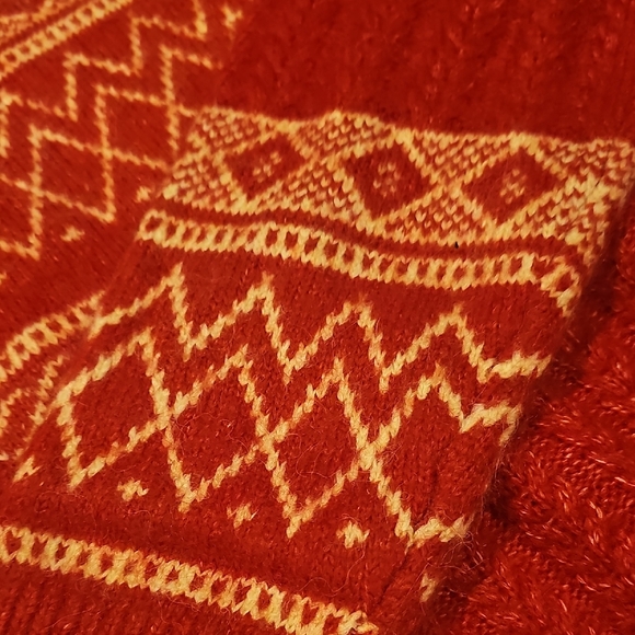 Scandinavian Style Red and Cream Knit Sweater - Picture 9 of 10